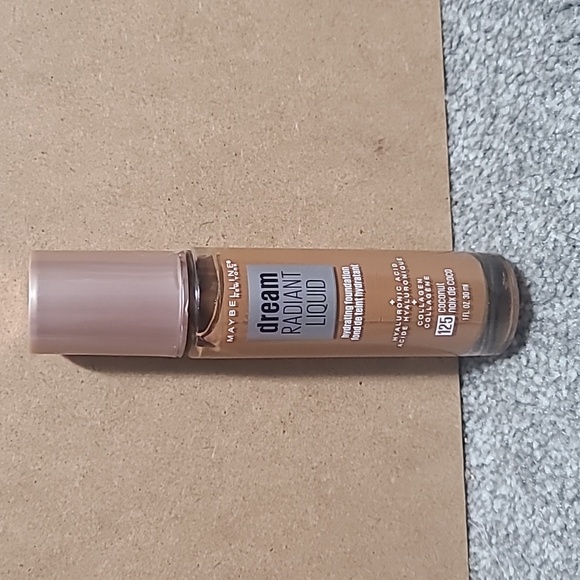 🩷3/$15🩷Maybelline 125 Coconut Foundation - Picture 1 of 3